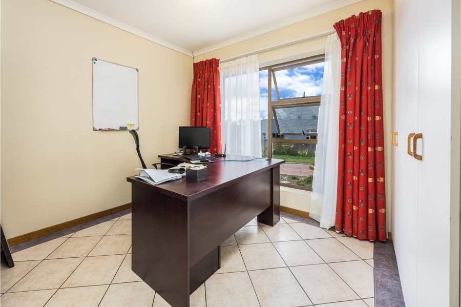9 Bedroom Property for Sale in Vierlanden Western Cape